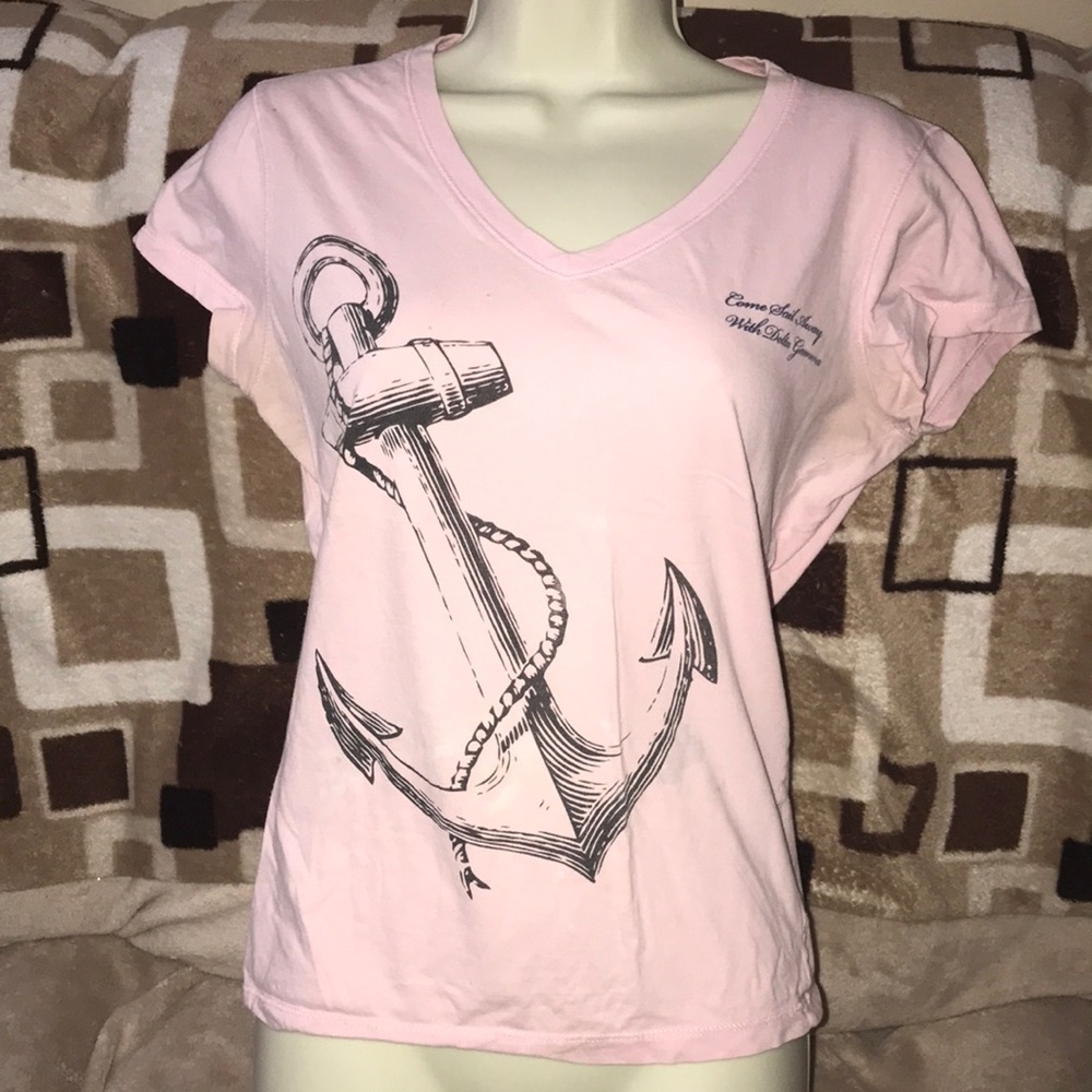 Bella large pink and black V neck tee damaged 💗
